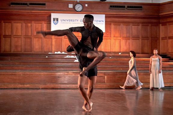 Resonate. Choreographer: Ngobunono Mtshabe. Picture: Jasmin Valcarel&nbsp;Photography